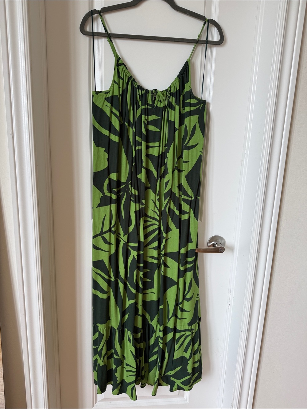Melanie lyne Green and Black Tropical Print Maxi Dress
